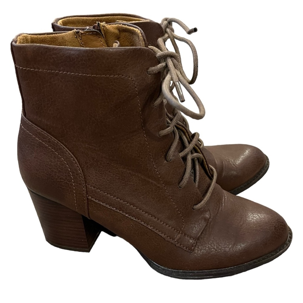 Euro soft ankle boots in brown. Size 6.5